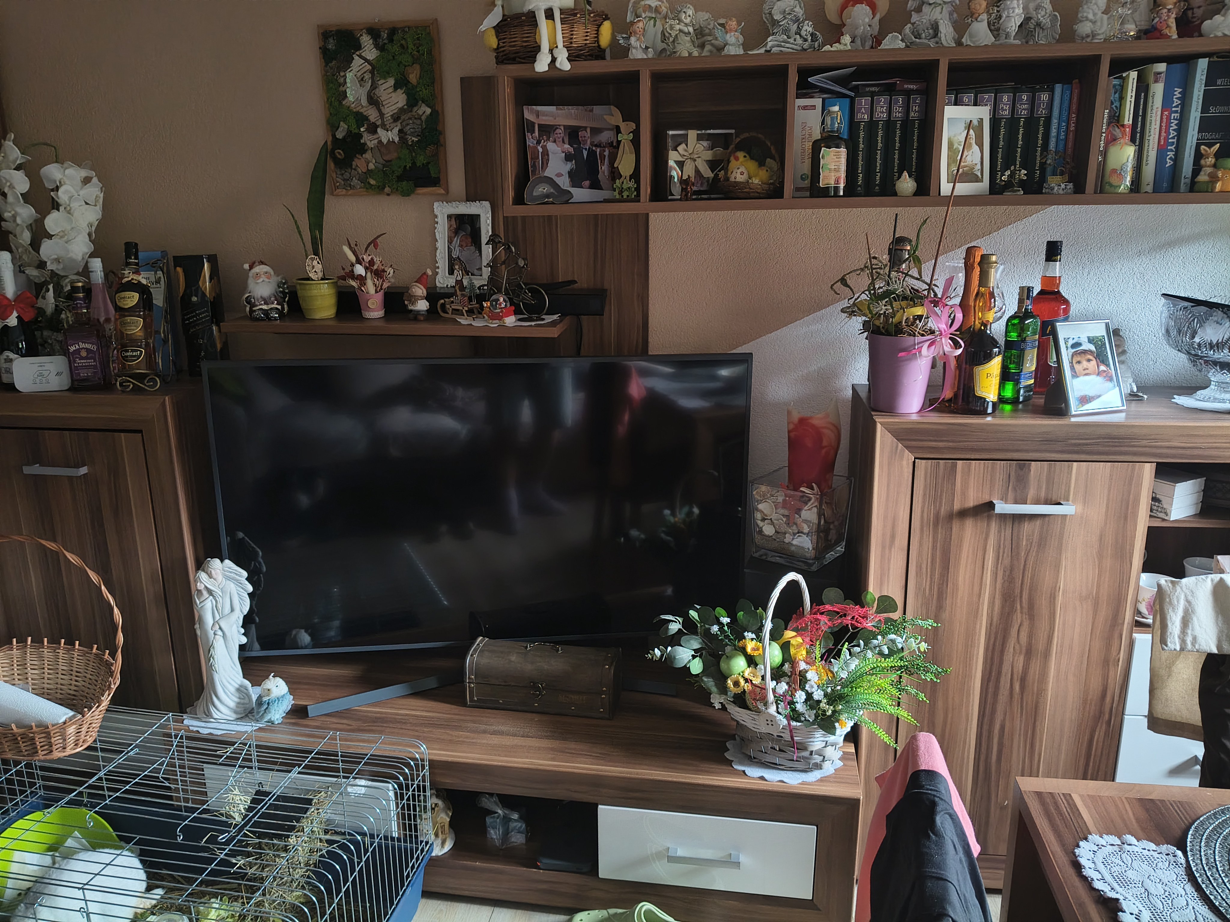 Sprzedam stół i krzesła. Sofę. Mebel pokojowe.
