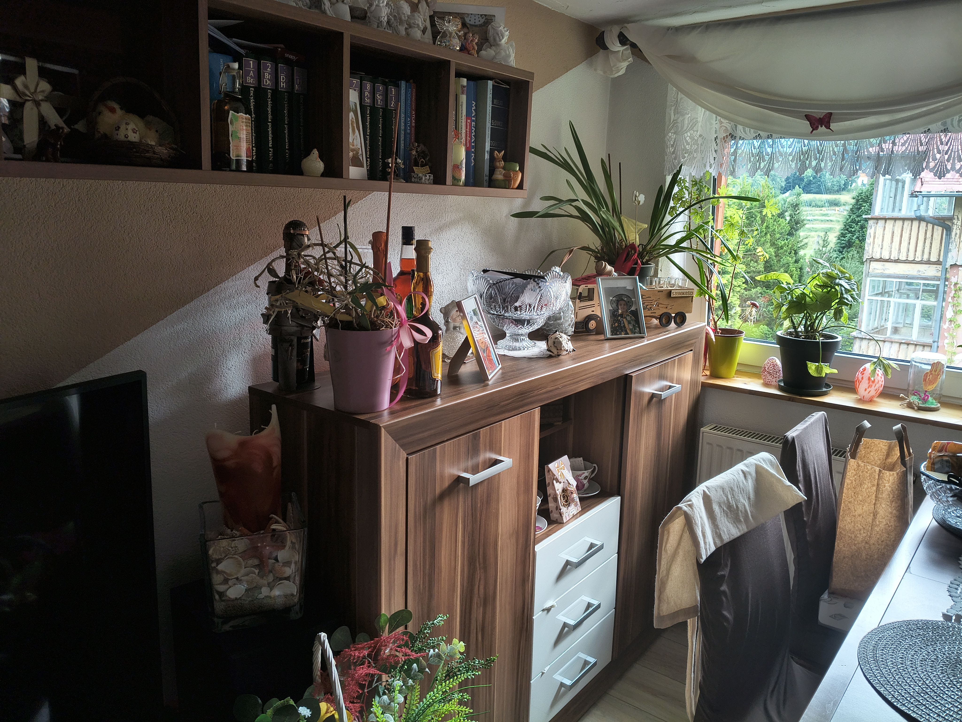 Sprzedam stół i krzesła. Sofę. Mebel pokojowe.