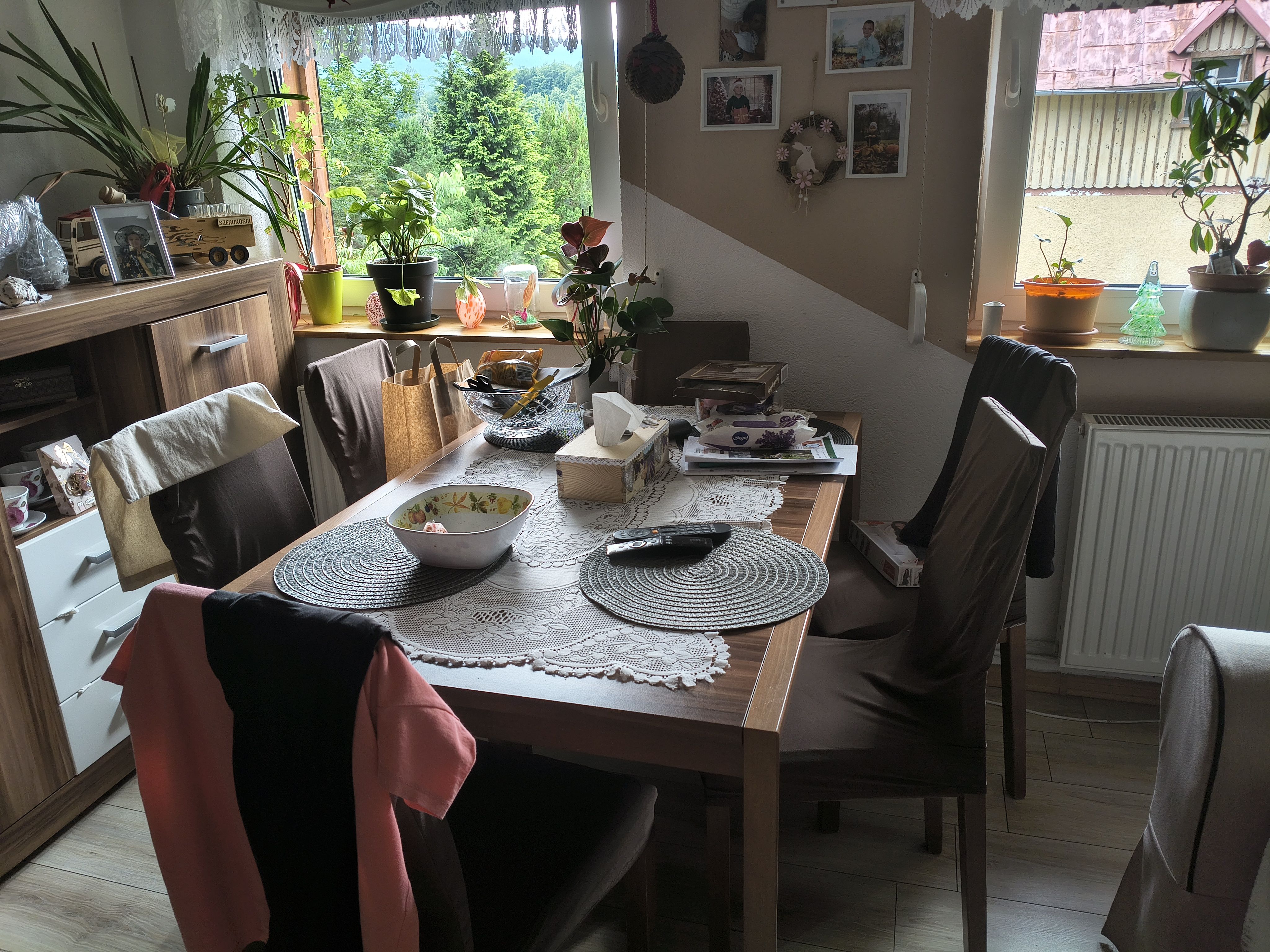 Sprzedam stół i krzesła. Sofę. Mebel pokojowe.