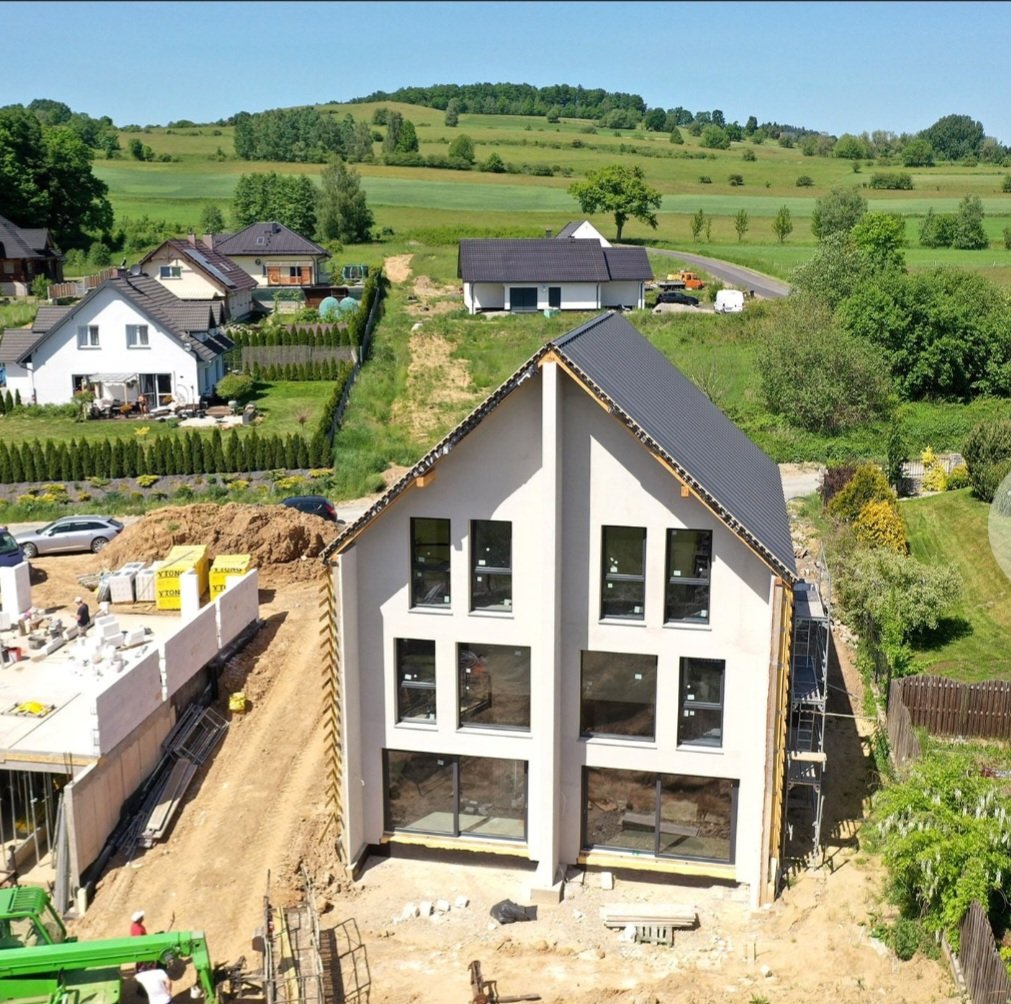 Nowy dom w zabudowie bliźniaczej w Jeżowie Sudeckim