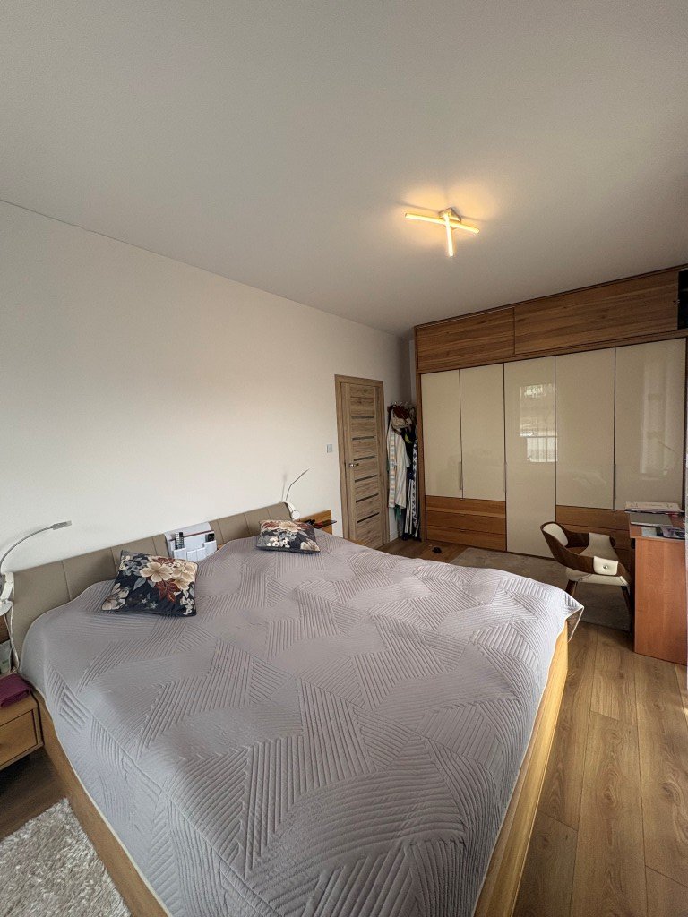 Słoneczny apartament na I piętrze z dużym balkonem w Cieplicach.