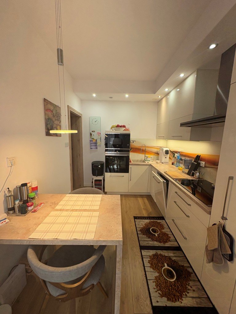 Słoneczny apartament na I piętrze z dużym balkonem w Cieplicach.