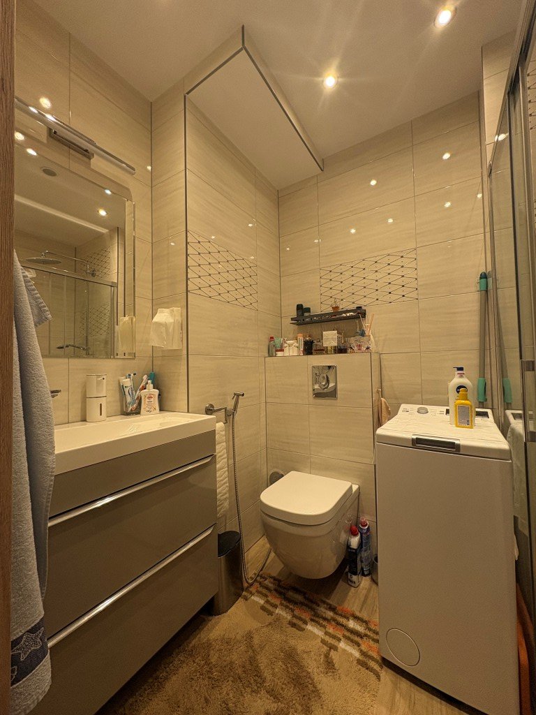 Słoneczny apartament na I piętrze z dużym balkonem w Cieplicach.