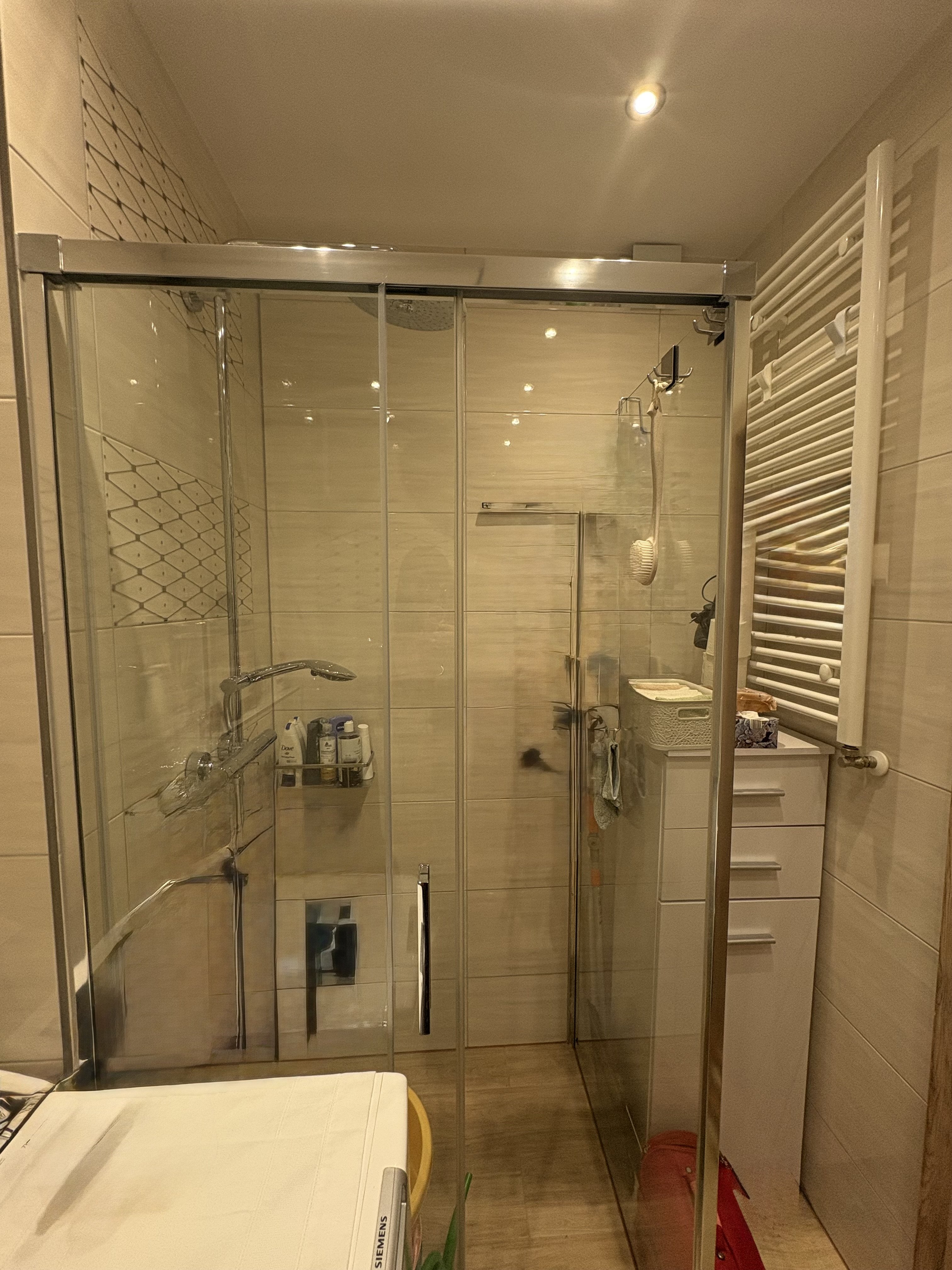 Słoneczny apartament na I piętrze z dużym balkonem w Cieplicach.