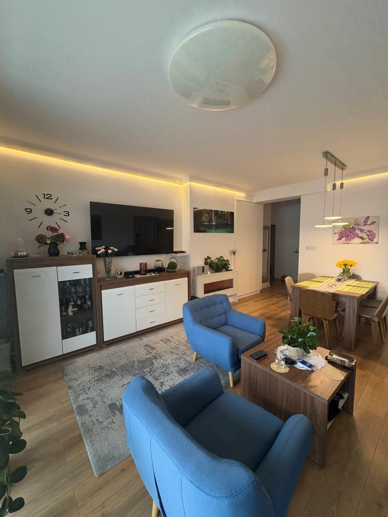 Słoneczny apartament na I piętrze z dużym balkonem w Cieplicach.
