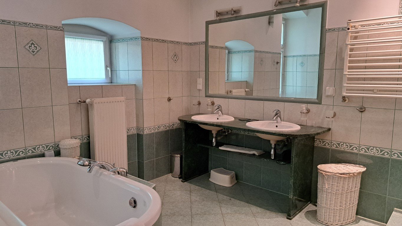 Duże mieszkanie w Cieplicach przy Pl.Piastowskim
