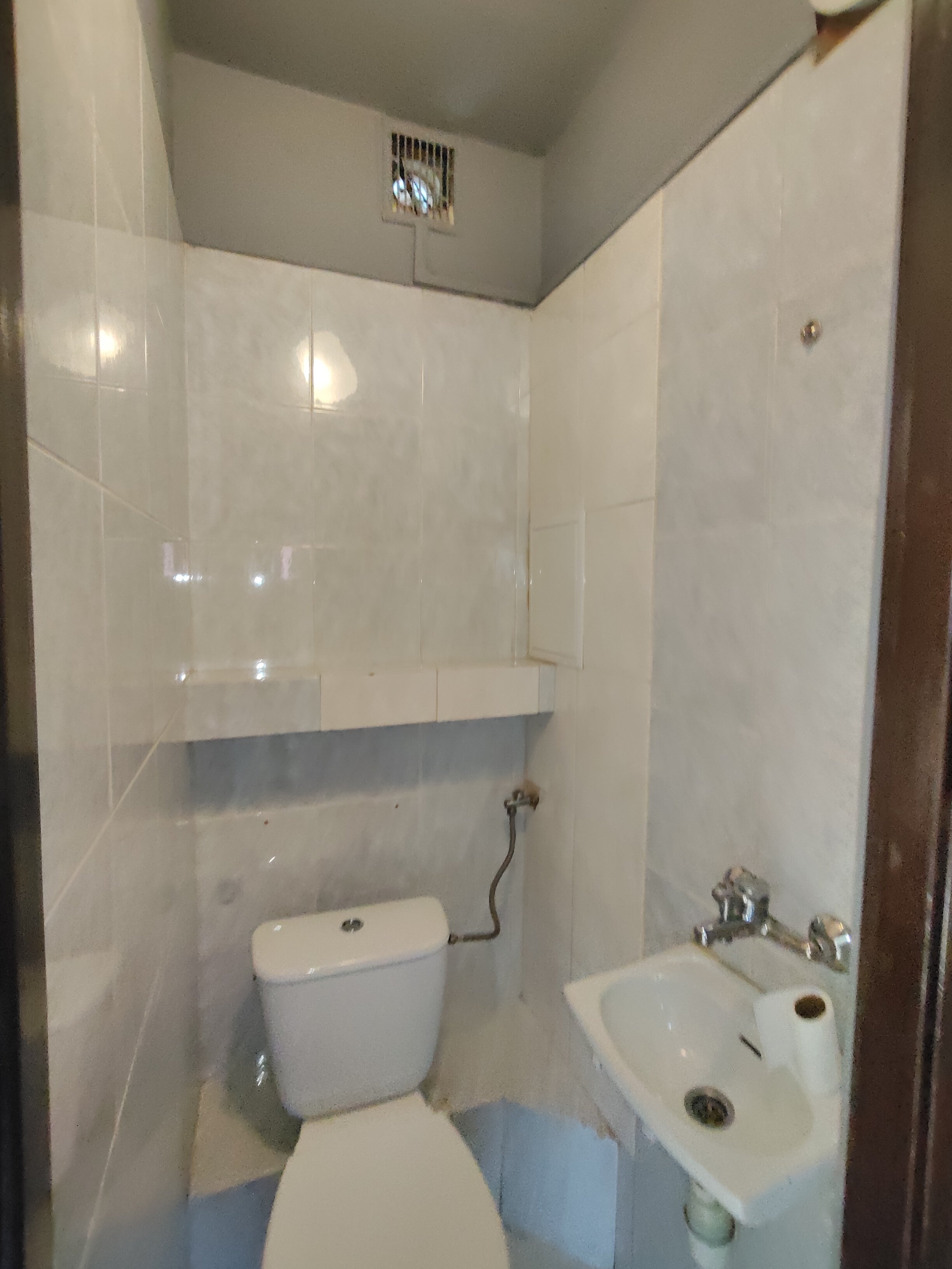 2 pokojowe. Balkon. 1 piętro bloku