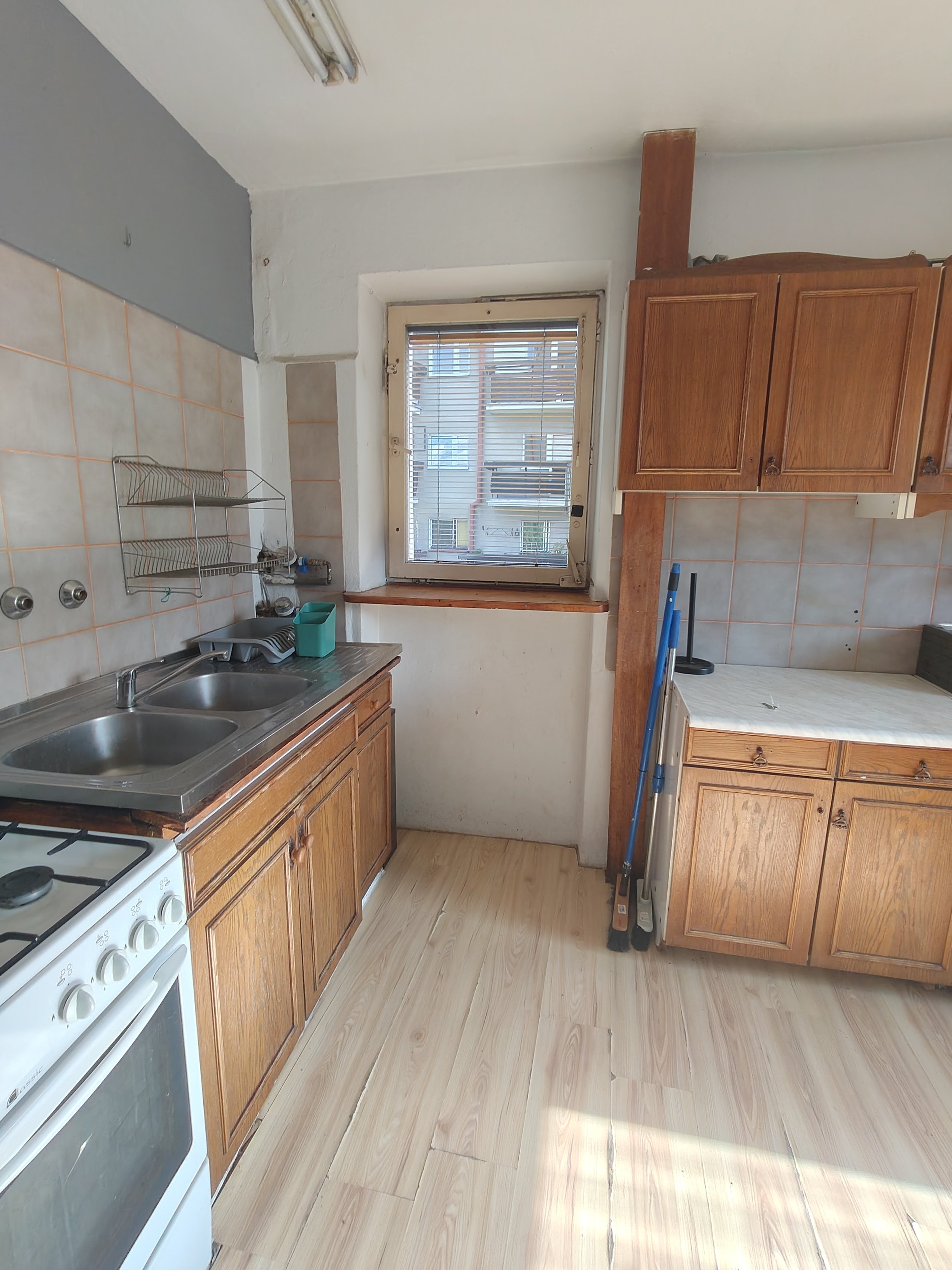 2 pokojowe. Balkon. 1 piętro bloku