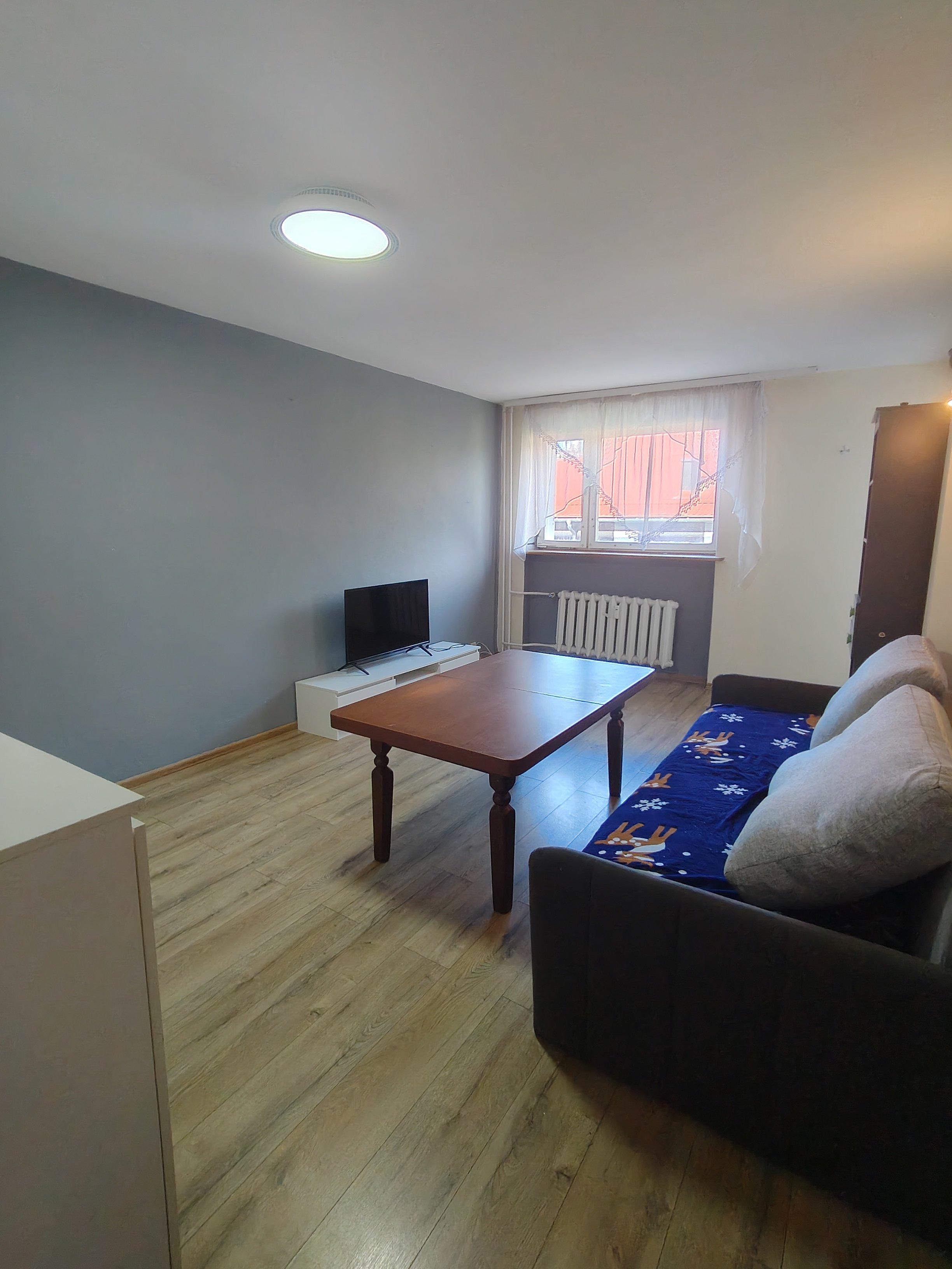 2 pokojowe. Balkon. 1 piętro bloku