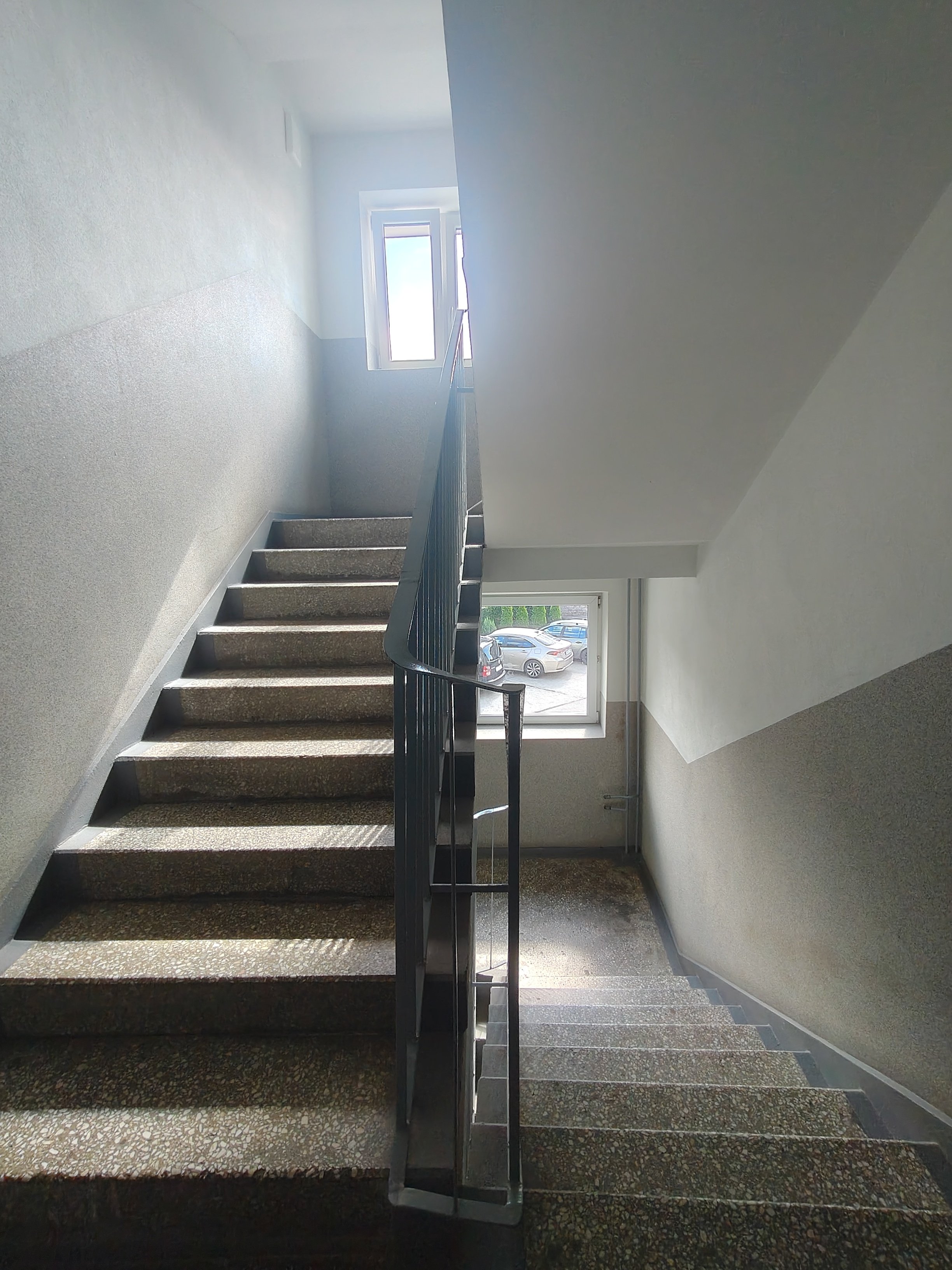 2 pokojowe. Balkon. 1 piętro bloku