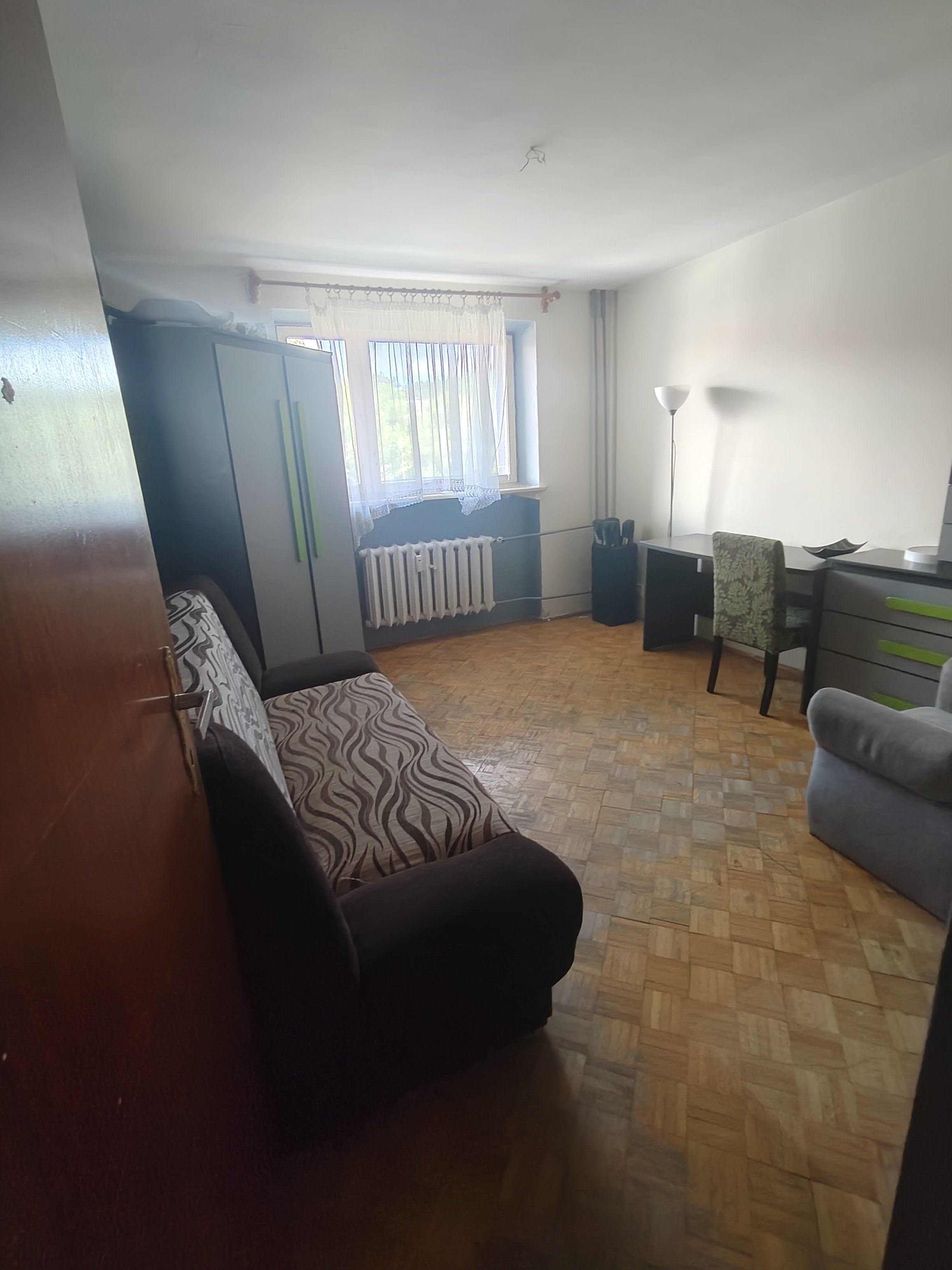 2 pokojowe. Balkon. 1 piętro bloku