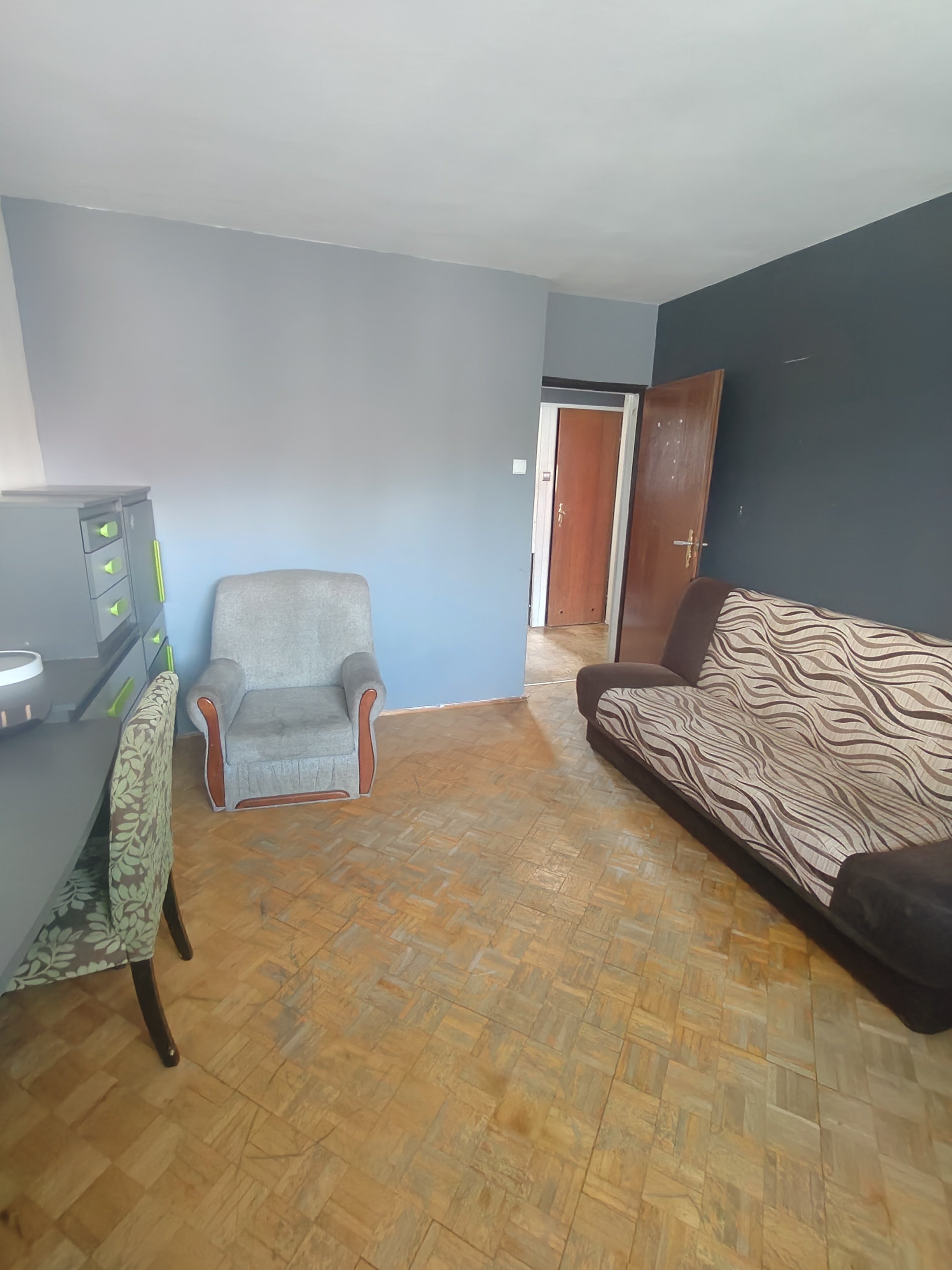 2 pokojowe. Balkon. 1 piętro bloku