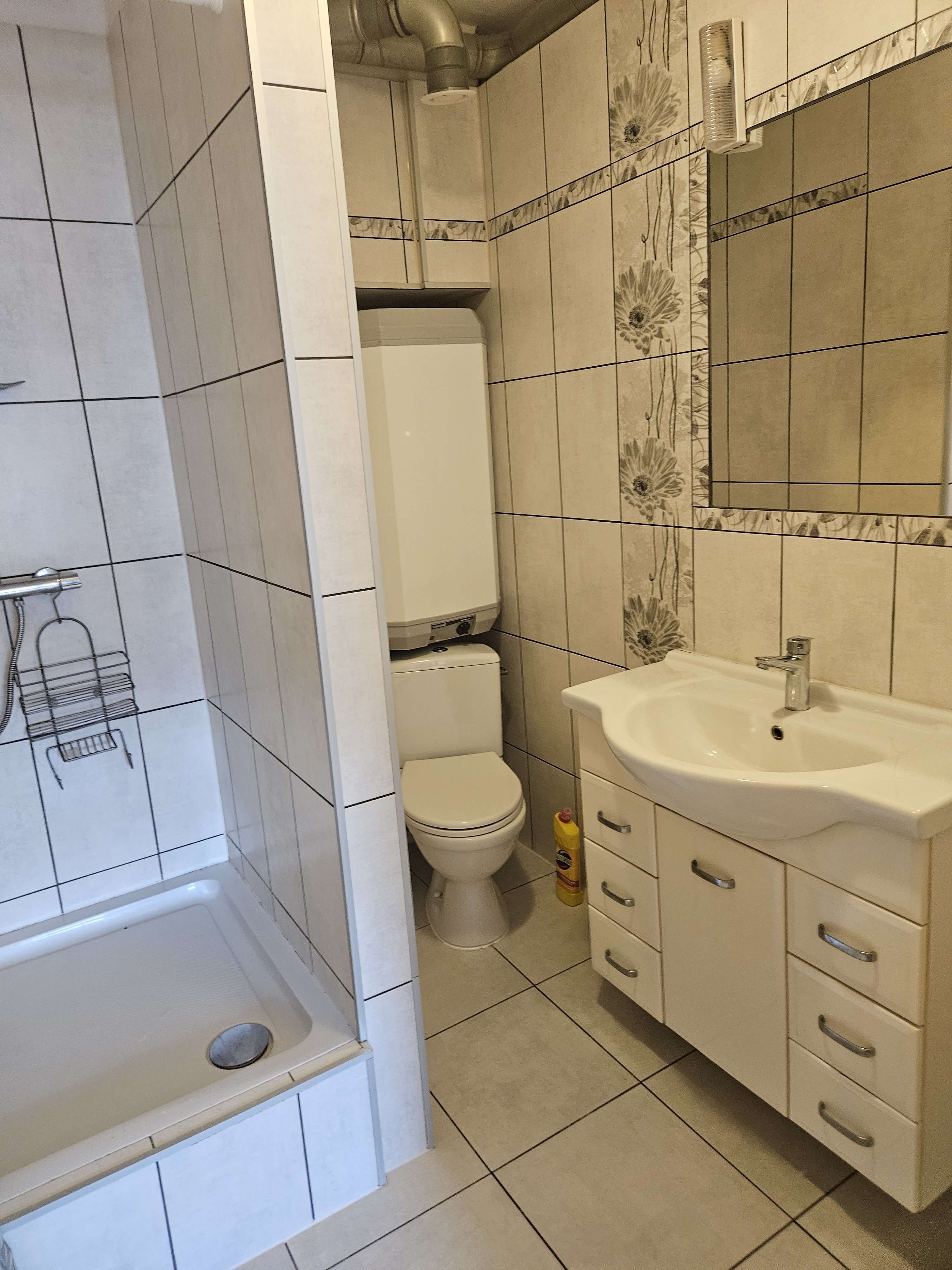 Mam do wynajęcia mieszkanie 2 pokojowe ponad 50 m2 w centrum Jeleniej Góry