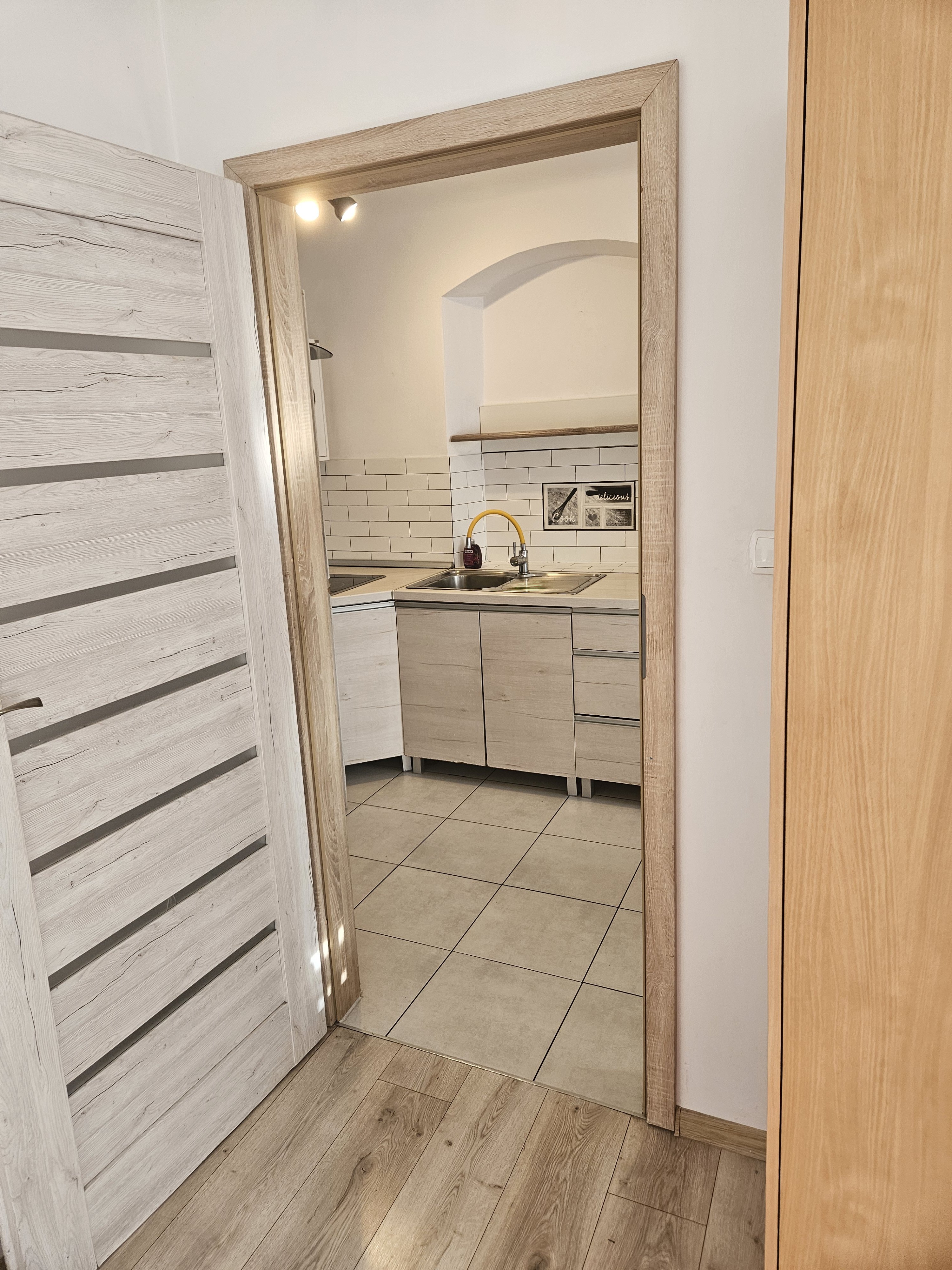 Mam do wynajęcia mieszkanie 2 pokojowe ponad 50 m2 w centrum Jeleniej Góry