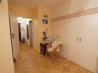Atrakcyjne, dwupokojowe mieszkanie w świetnej lokalizacji.