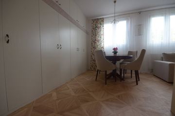 Atrakcyjne, dwupokojowe mieszkanie w świetnej lokalizacji.