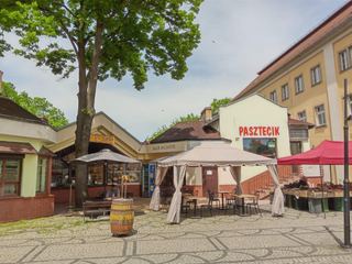 Do wynajęcia atrakcyjne lokale komercyjne z ogródkiem 88 m² – Jelenia Góra, Deptak (ul. 1 Maja 37)