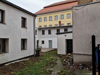 Do wynajęcia atrakcyjne lokale komercyjne z ogródkiem 88 m² – Jelenia Góra, Deptak (ul. 1 Maja 37)