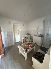 Małe studio do remontu przy Alei Wojska Polskiego.