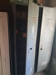 Metalowa  stara szafa ubraniowa