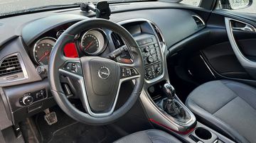 Opel Astra J Sports Tourer 1.4 Turbo 140KM