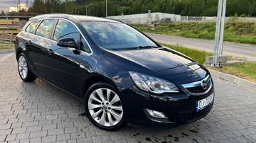 Opel Astra J Sports Tourer 1.4 Turbo 140KM