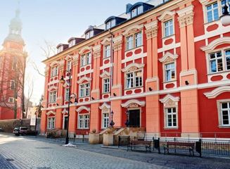 Uzdrowisko Cieplice zatrudni osobę na stanowisko Kelner-Barman