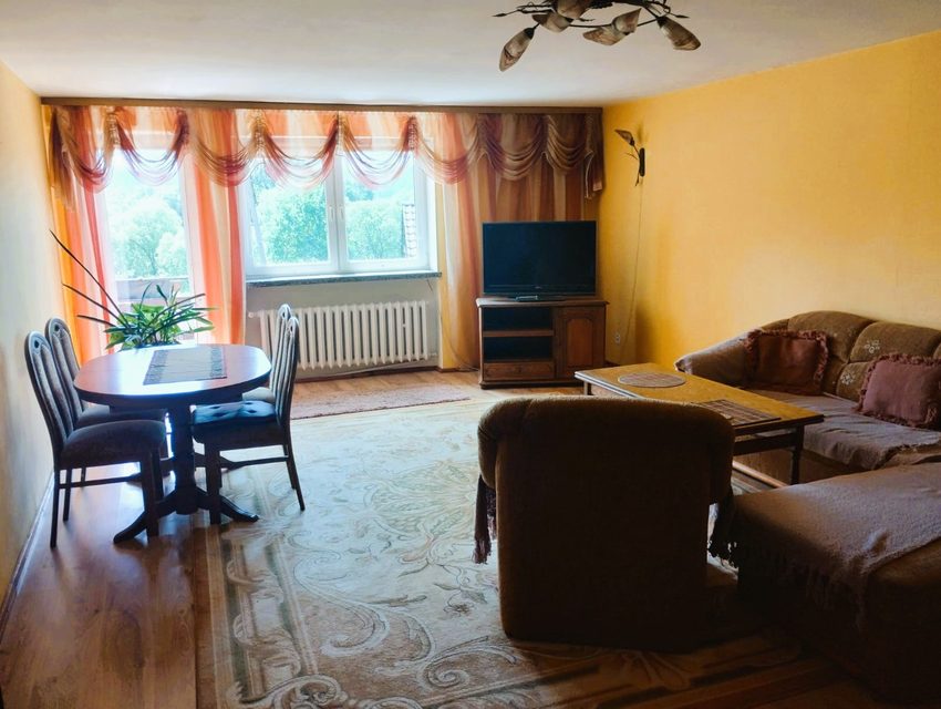Biuro Nieruchomości Lokum przedstawia: Przestronny dom z potencjałem aranżacyjnym | 170 m² | Jelenia Góra
