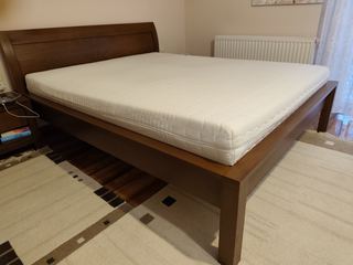 Łóżko i dwie szafki nocne firmy KLOSE