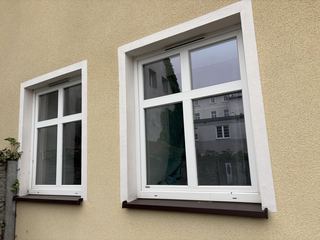 komfortowe trzypokojowe mieszkanie z garderobą o powierzchni ok. 57 m², położone na parterze budynku w ścisłym centrum Jeleniej Góry. Miejsce Parkingowe!