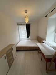 komfortowe trzypokojowe mieszkanie z garderobą o powierzchni ok. 57 m², położone na parterze budynku w ścisłym centrum Jeleniej Góry. Miejsce Parkingowe!