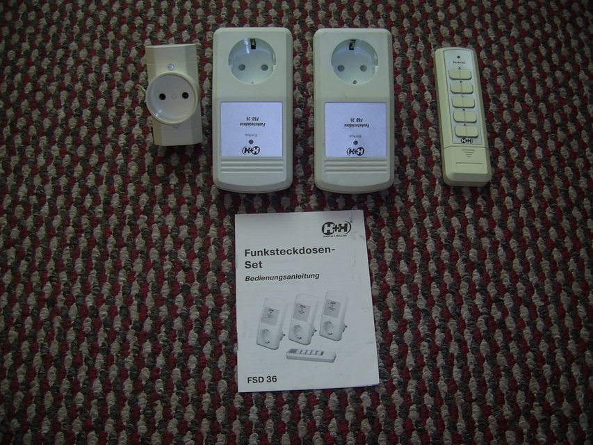 Zestaw gniazd sieciowych elektrycznych z pilotem
