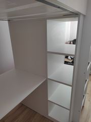 SMÅSTAD Łóżko na antresoli z biurkiem 90x200 cm