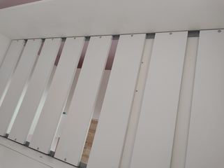 SMÅSTAD Łóżko na antresoli z biurkiem 90x200 cm