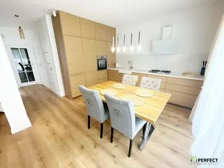 Nowoczesny dom w zabudowie bliźniaczej / 2024 rok / Cieplice