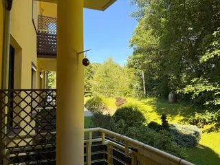 Eleganckie mieszkanie na parterze - widok na park