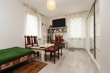 Tylko u Nas! Przytulna kawalerka z oddzielną kuchnią- parter- prywatny ogród-ogród-ul. Powstańców Wielkopolskich!