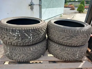 Sprzedam opony zimowe KORMORAN 225/45R17 stan idealny