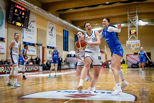 Kasa rządzi w sporcie. Jednostronne derby