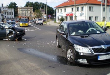 jecha-pod-gazem-wymusi-pierwszenstwo-na-skrzyzowaniu-35154