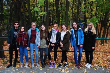 uczniowie-z-bursy-posprzatali-groby-77915